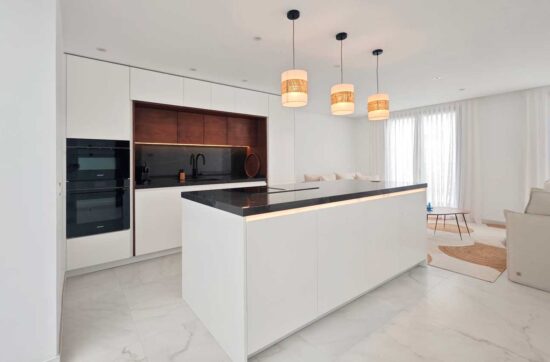 cocina con isla de lujo | Kubic Design Solutions