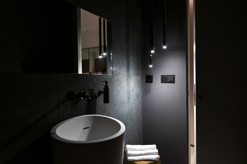 Modern Black Bathroom : Kubic Design Solutions