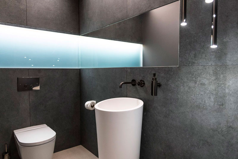 Modern dark bathroom with custom design | Kubic Design Solutions  