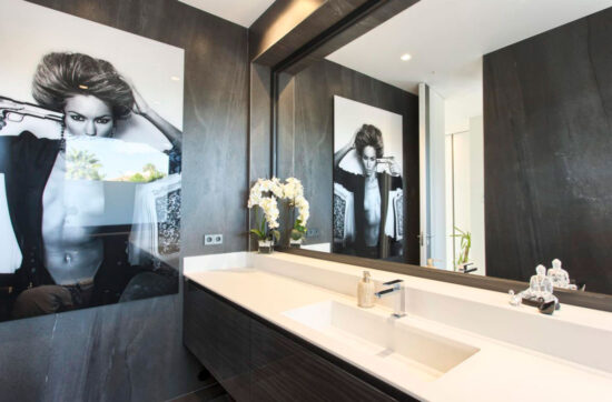 Diseño de baños oscuros modernos | Kubic Design Solutions