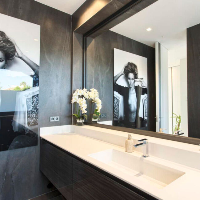 Diseño de baños oscuros modernos | Kubic Design Solutions