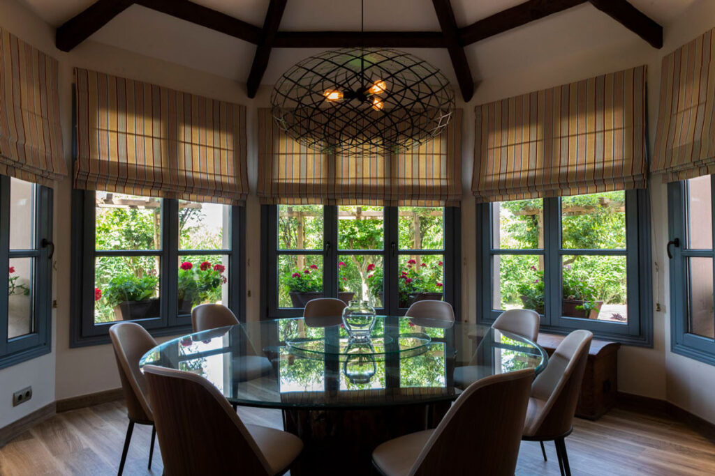 Nueva zona del comedor, elegante y totalmente integrado con la cocina | Kubic Design Solutions