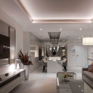 Cocina abierta moderna con comedor y salón integrados | Kubic Design Solutions
